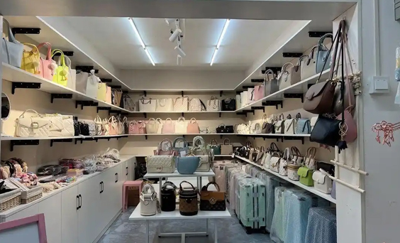 渭南市华州区多米箱包店